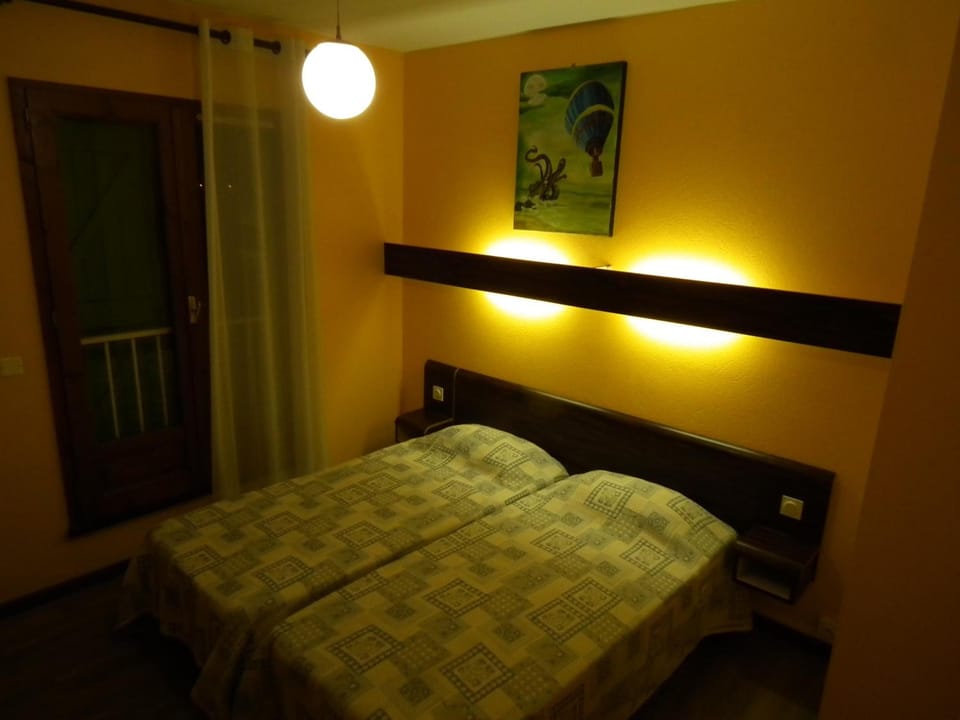 Blackout drapes, iron/ironing board, WiFi