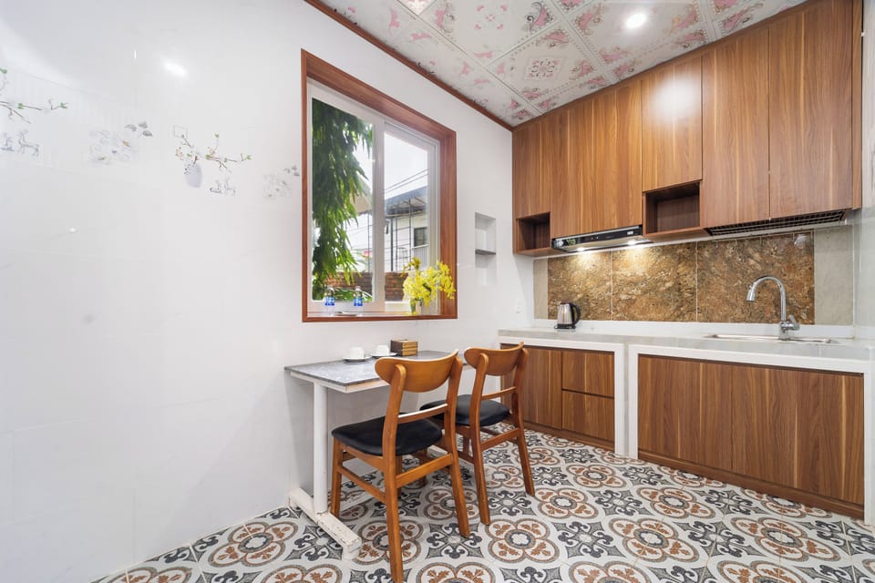 Deluxe Double Room | In-room dining