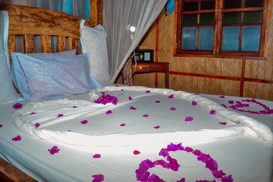 Sea View Bungalow | In-room safe, laptop workspace, blackout drapes