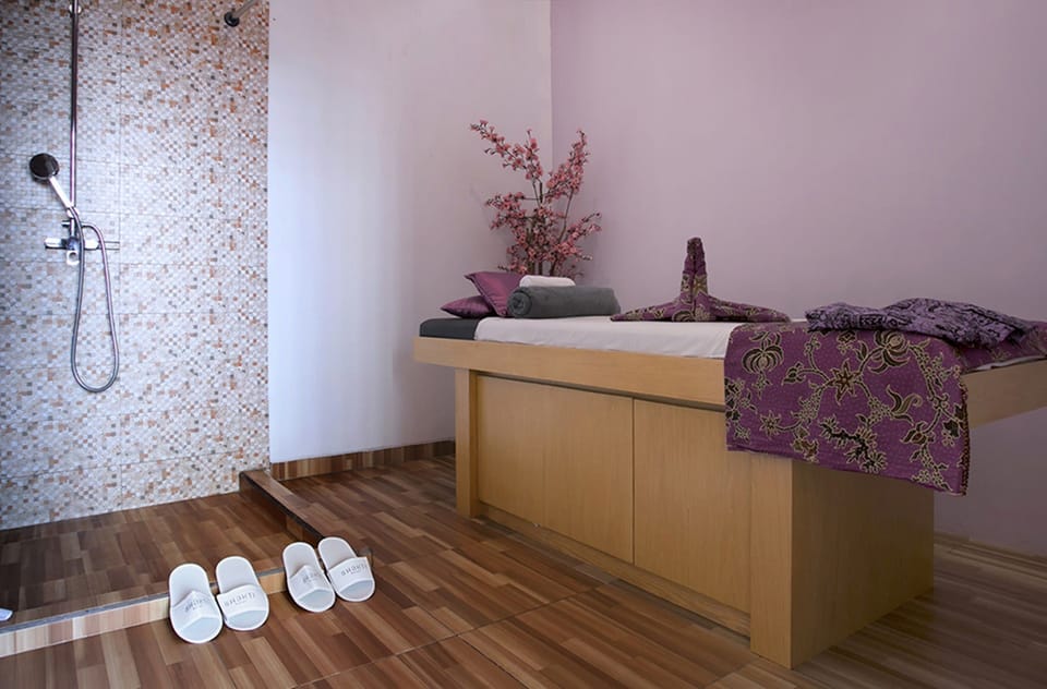 Massage/treatment rooms