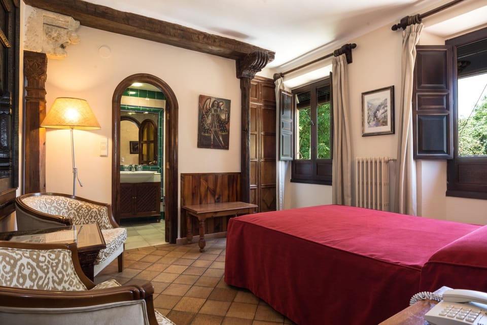 Standard Double Room | WiFi (free), individually decorated, bed sheets
