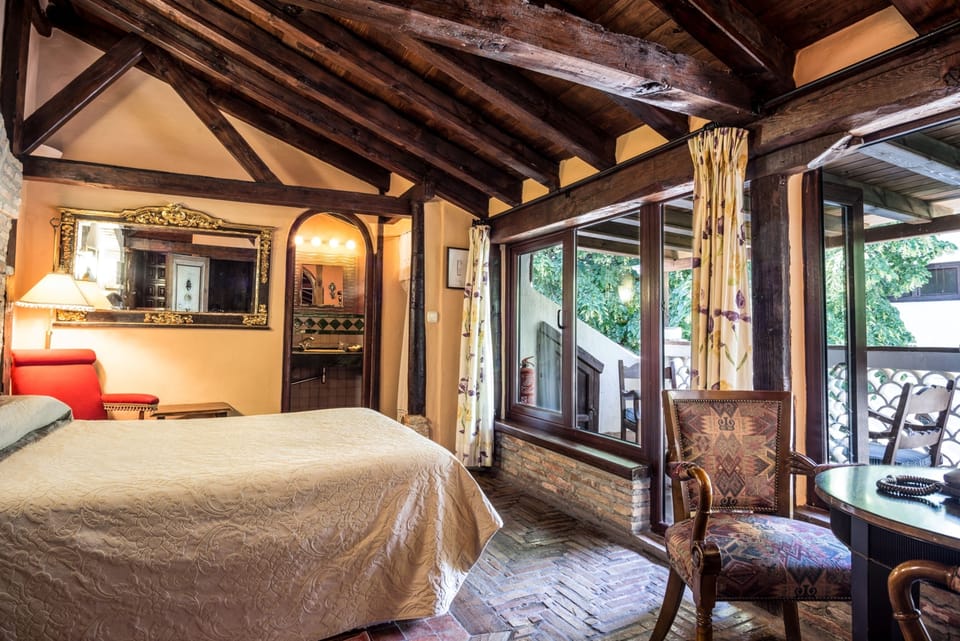 Superior Double Room, Terrace | WiFi (free), individually decorated, bed sheets