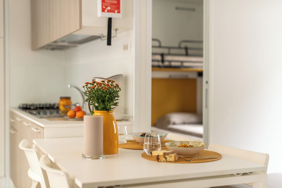 Basic Mobile Home, 2 Bedrooms, Kitchen | Private kitchen | Fridge, microwave, stovetop, dishwasher
