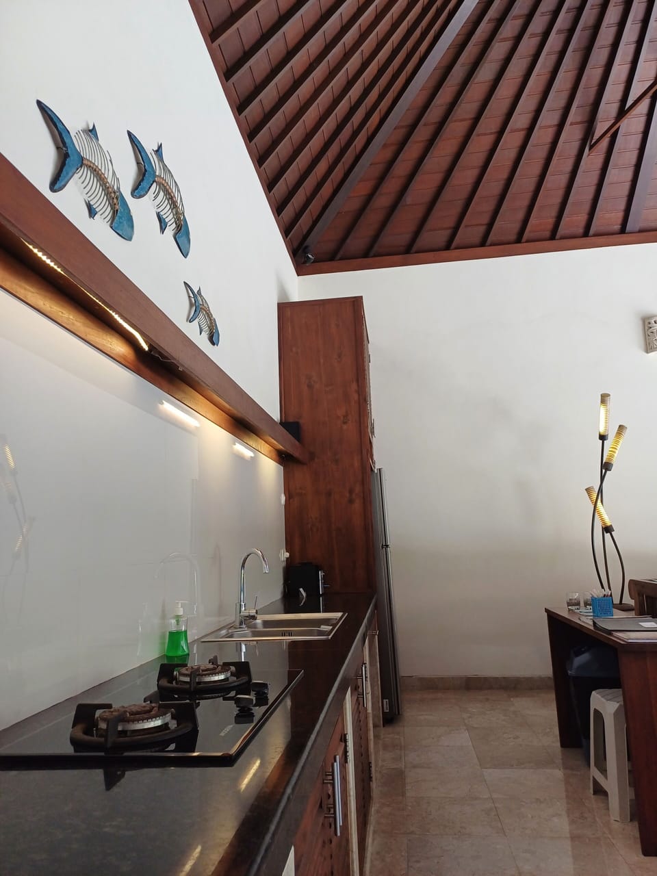 Fridge, coffee/tea maker