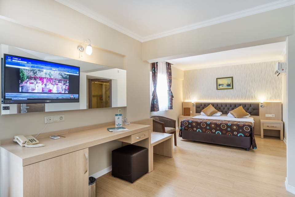 Minibar, in-room safe, free cribs/infant beds, WiFi