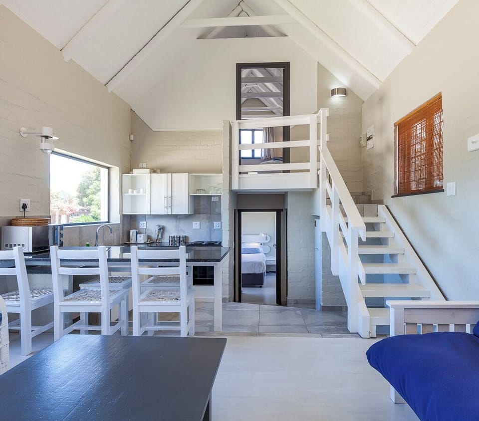 Club Cottage | Living area | 32-inch flat-screen TV with satellite channels, TV