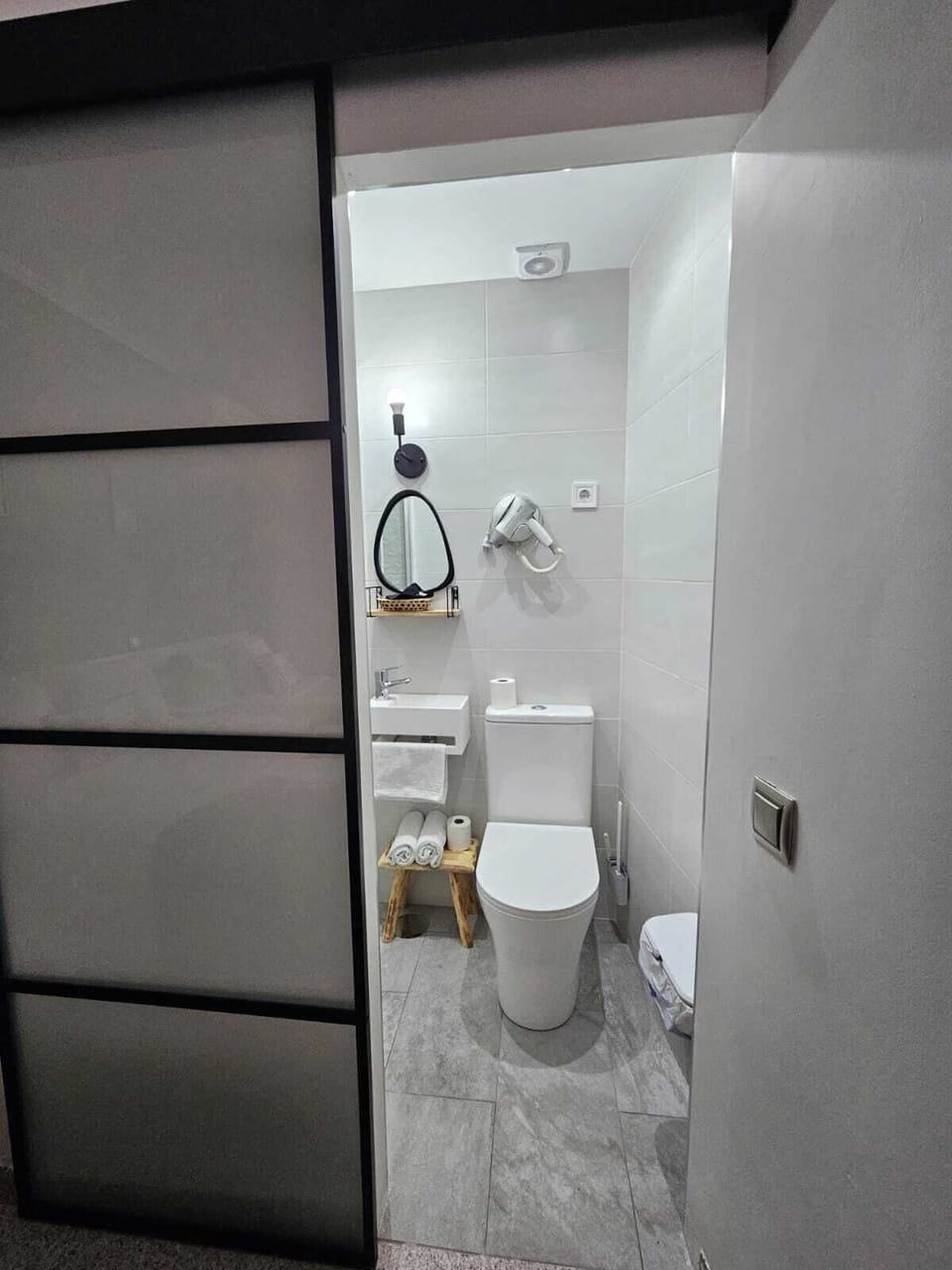 Family Room (3 people) | Bathroom | Combined shower/tub, hair dryer, slippers, towels