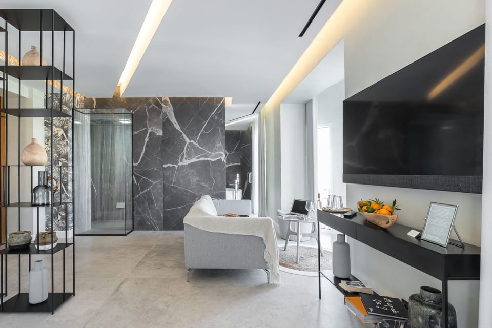 Deluxe Suite Hammam | Living area | Flat-screen TV