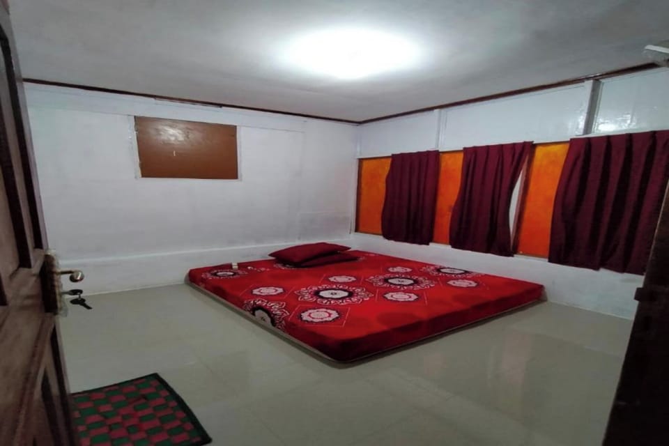 Deluxe Double Room | WiFi (free), bed sheets