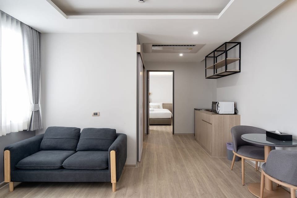 Suite | Desk, soundproofing, free WiFi, bed sheets