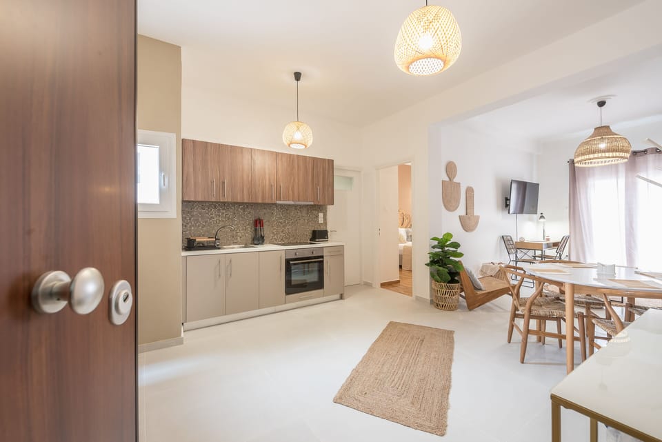 City Apartment | 1 bedroom, Egyptian cotton sheets, premium bedding, desk