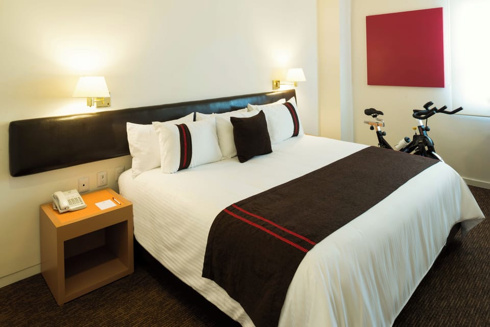 Deluxe Room, 1 Large Twin Bed | In-room safe, desk, laptop workspace, iron/ironing board