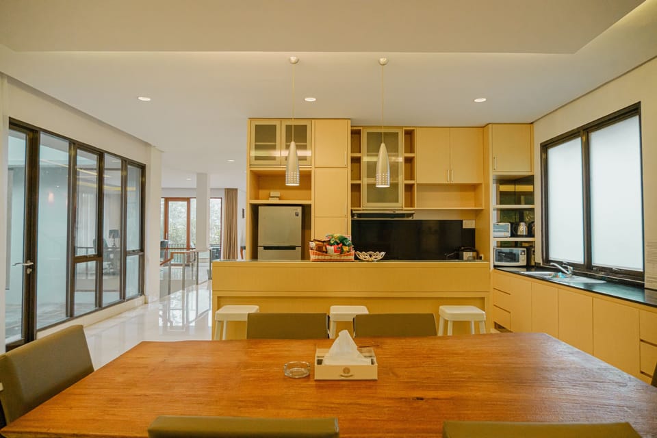 Fridge, microwave, stovetop, electric kettle