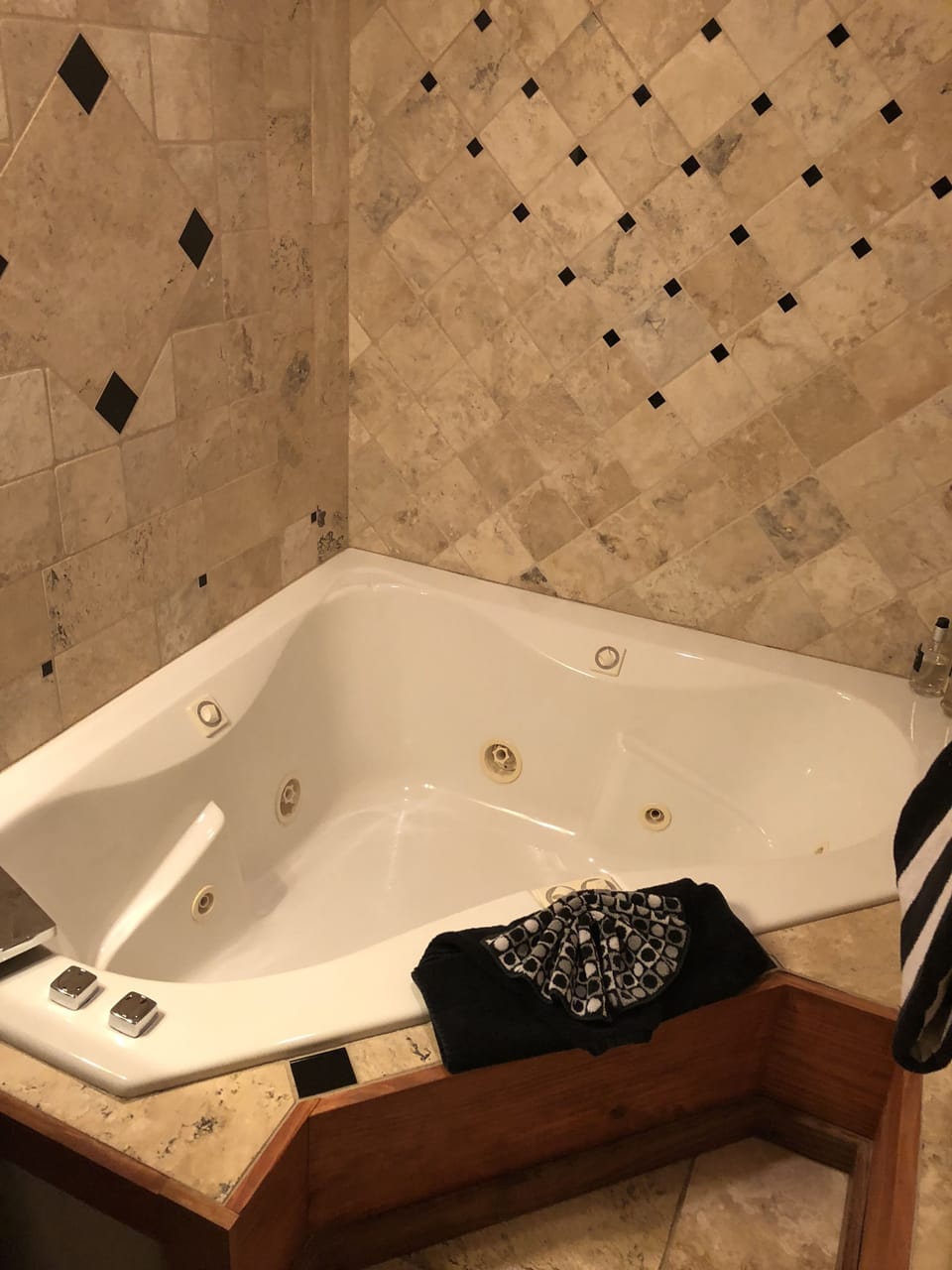 The Apartment at Briarwood Lodge | Jetted tub