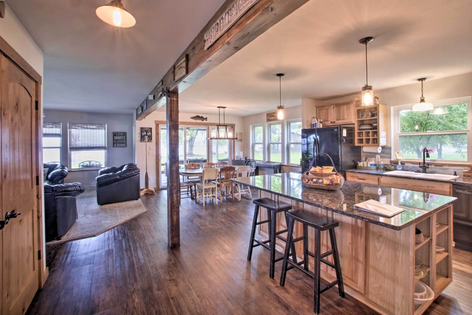 House (4 Bedrooms) | Interior