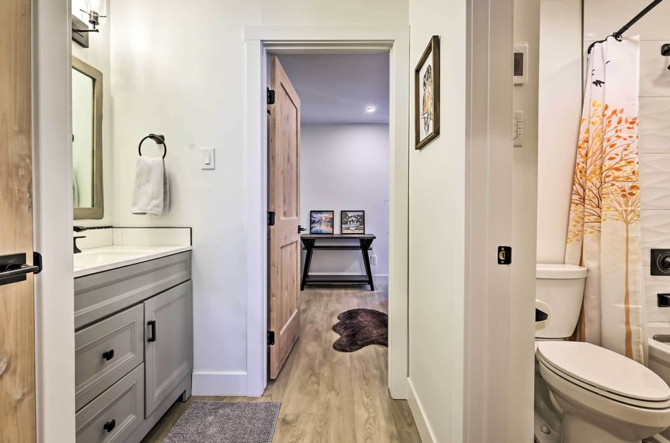 Chic Condo w/ Fireplace: Walk to Main St Frisco! Apartment in Frisco