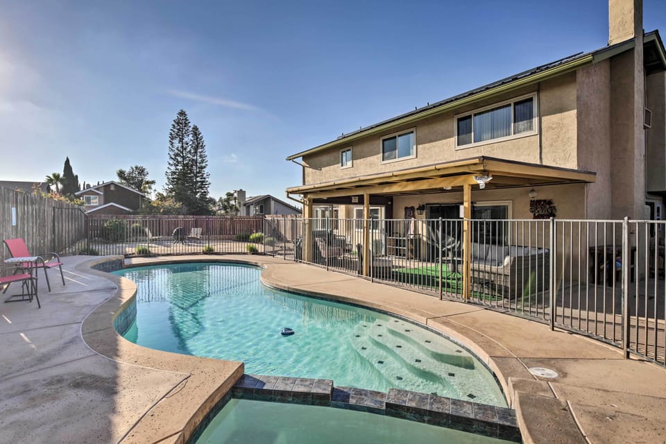 House (4 Bedrooms) | Front of property