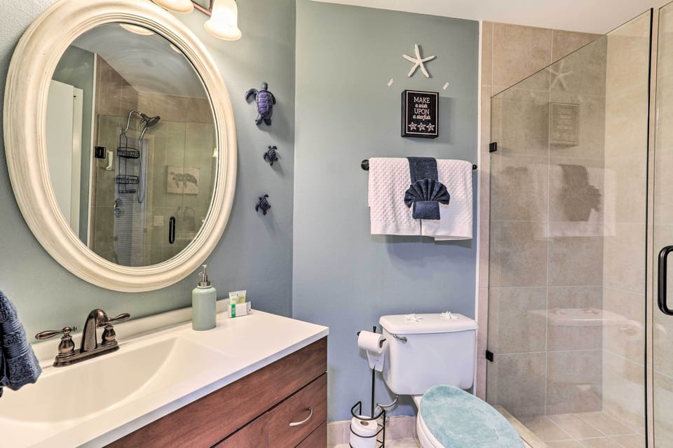 4 Mi to St Pete Beach! Family Condo w/ Pool Access Apartment in Isla del Sol