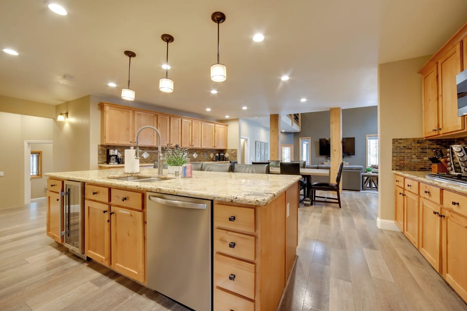 House (5 Bedrooms) | Interior