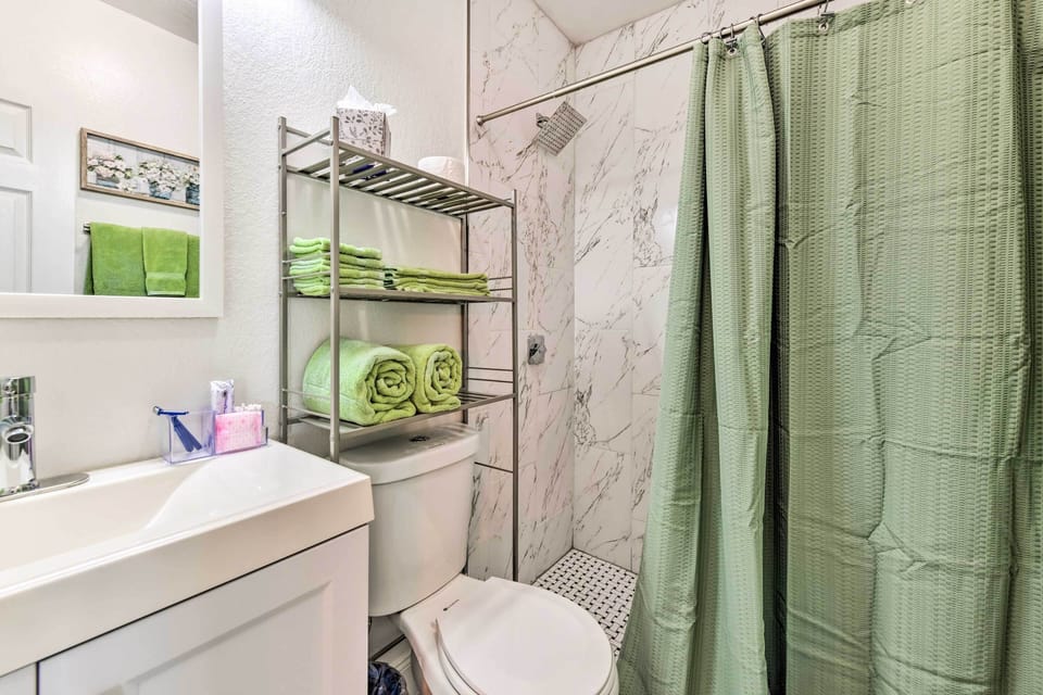 Bright, Pet-friendly Retreat in Avon Park! Cottage in Avon Park