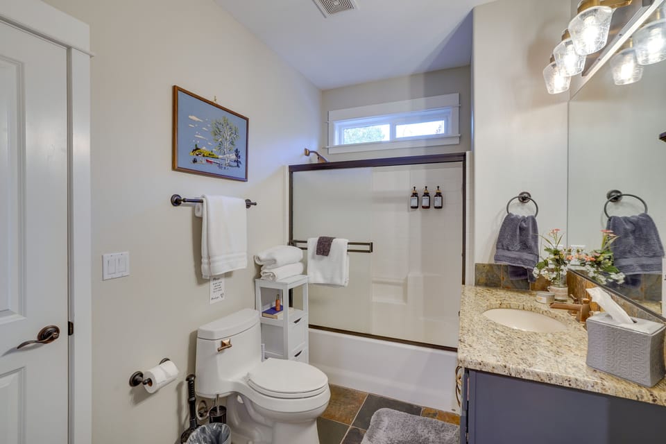 Cozy Bend Home - Walk to Old Mill District! Cottage in Bend