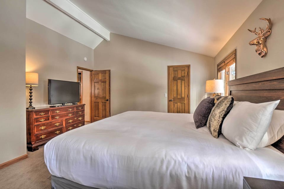 House (5 Bedrooms) | Interior