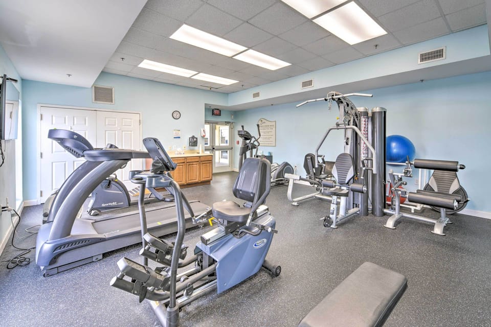 Panama City Beach Condo w/ Free Beach Service! Apartment in Lower Grand Lagoon