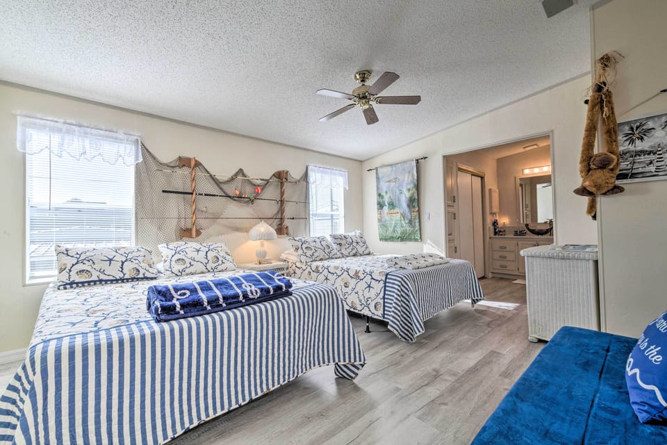 Elevated Deck! Fun-filled Homosassa River Home Cottage in Homosassa