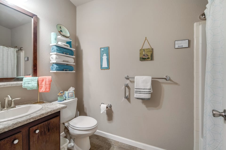 Ocean Shores Retreat w/ Porch & Canal Views! Cottage in Ocean Shores