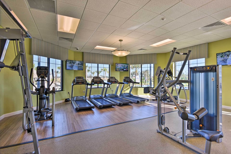 6 Mi to Disney: Resort Hideaway w/ Pool Access! Apartment in Kissimmee