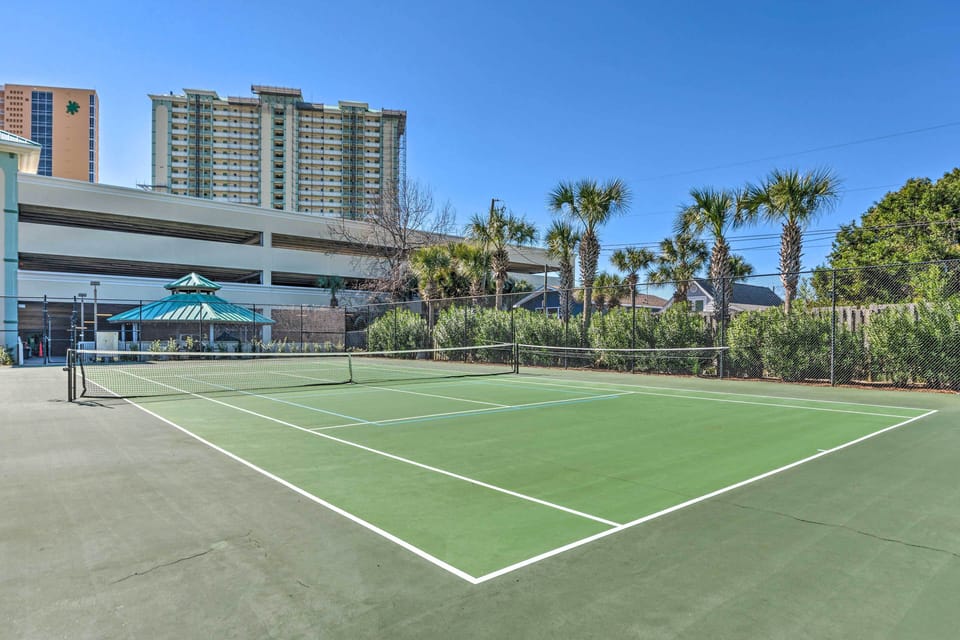Waterfront PCB Condo w/ Balcony + Beach Gear! Apartment in Panama City Beach