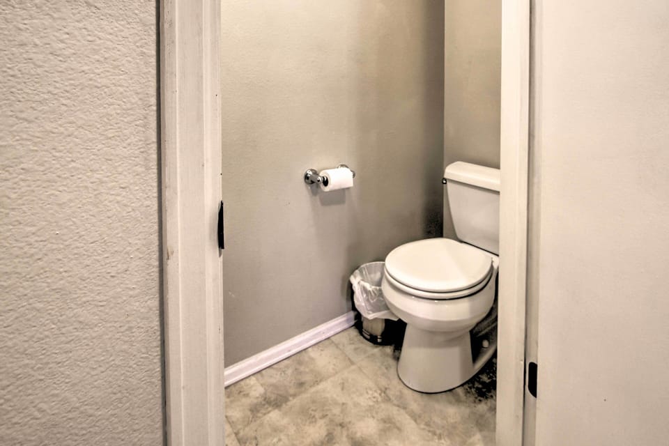 Manitou Springs Escape w/ A/C & Private Deck! Apartment in Manitou Springs