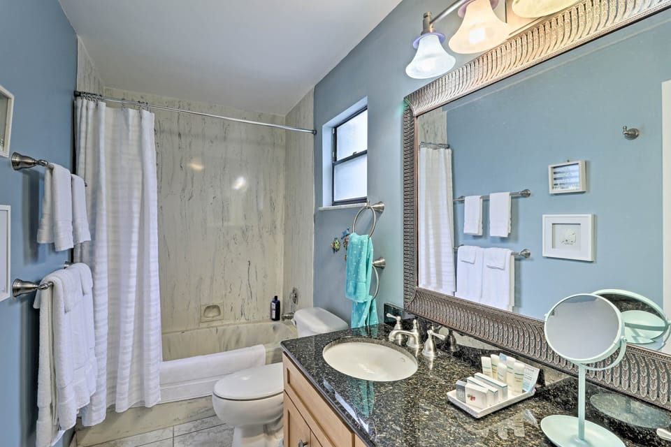 < 1 Mi to Jensen Beach: Home w/ Community Perks! Cottage in Hutchinson Island