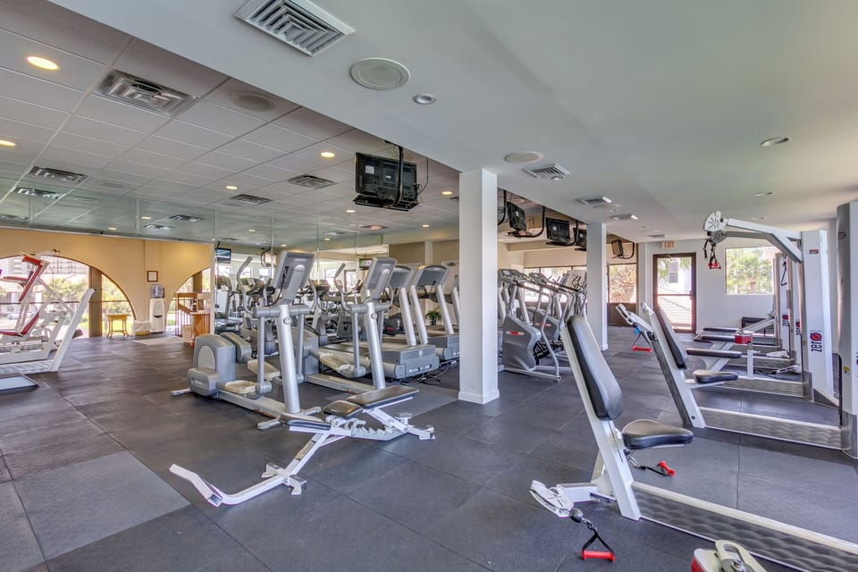 Nautical Edgewater Resort Condo - Walk to Beaches! Apartment in Panama City Beach