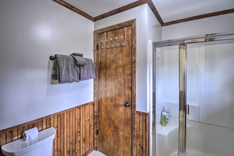 Spacious Home w/ Yard, 20 Miles to Olympic NP Cottage in Sequim