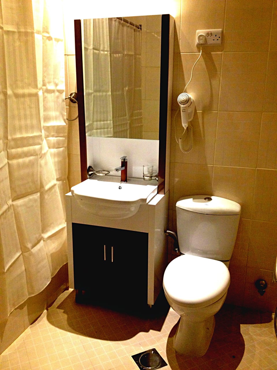 Standard Double Room | Bathroom | Combined shower/tub, hair dryer, slippers, bidet