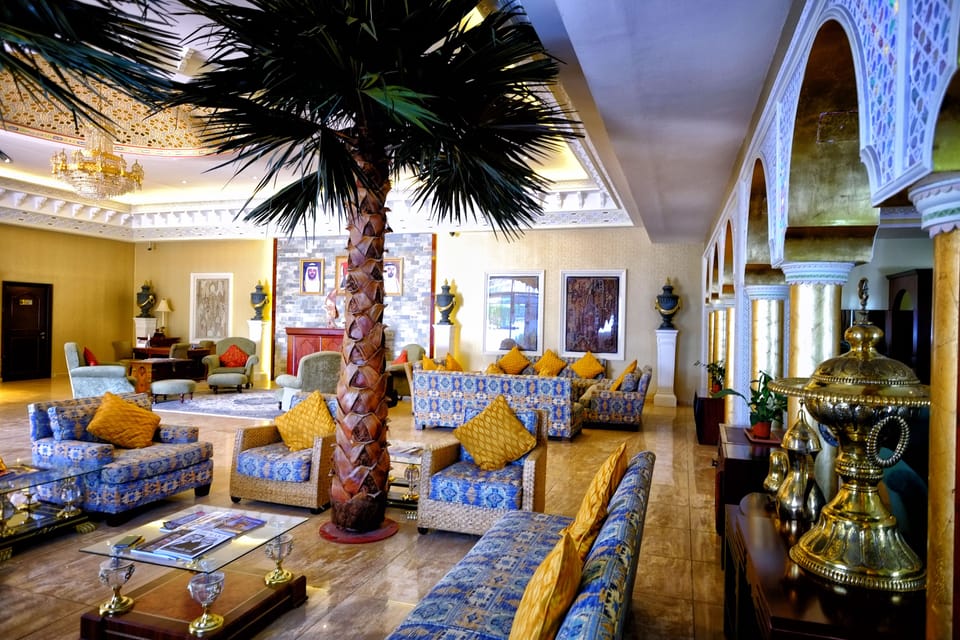Lobby lounge