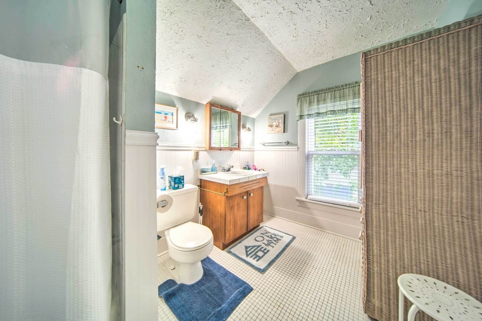 Private Waterfront Lake Erie Home w/ BBQ Patio Cottage in Lake Erie