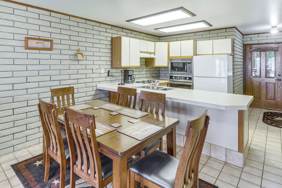 House (4 Bedrooms) | Interior