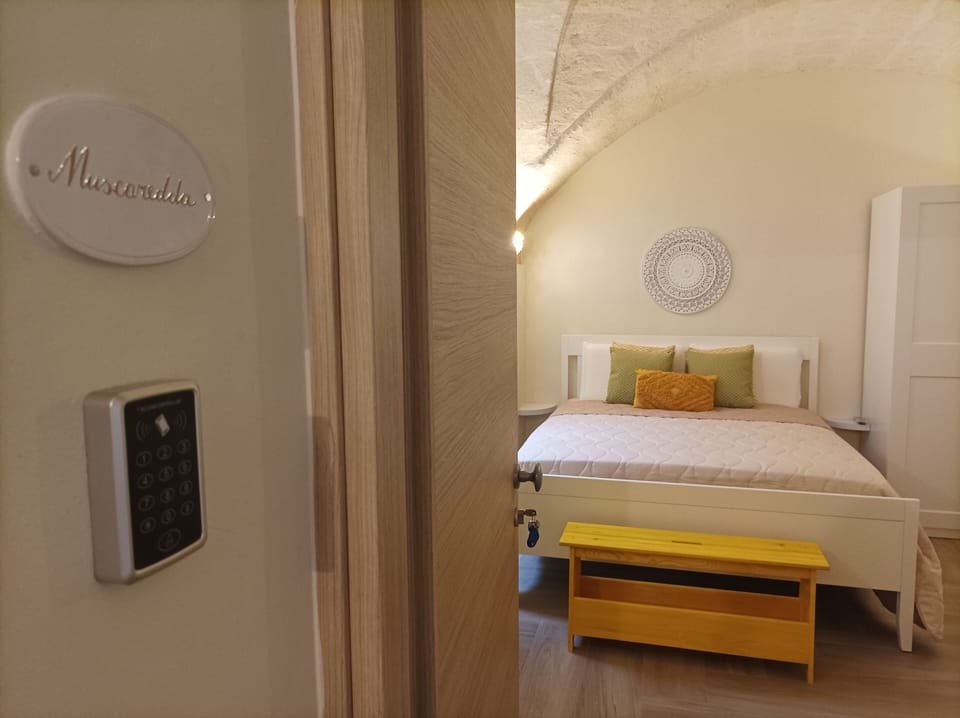 Exclusive Room, 1 Queen Bed | Down comforters, memory foam beds, free WiFi, bed sheets