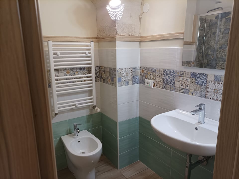 Exclusive Room, 1 Queen Bed | Bathroom | Free toiletries, hair dryer, bathrobes, bidet
