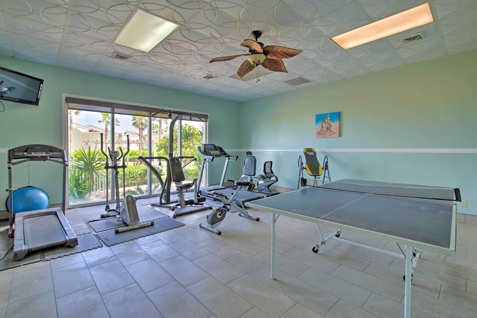 Sunny Oceanfront Condo on South Padre Island Beach Apartment in South Padre Island