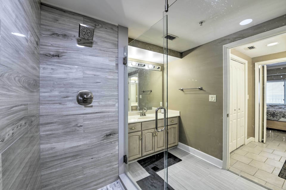 Gulf Views & Pool Access: Coral Reef Resort Condo Apartment in Lower Grand Lagoon