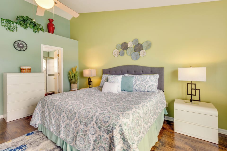 Family Escape w/ Pool Access: 7 Mi to Disney! Apartment in Kissimmee