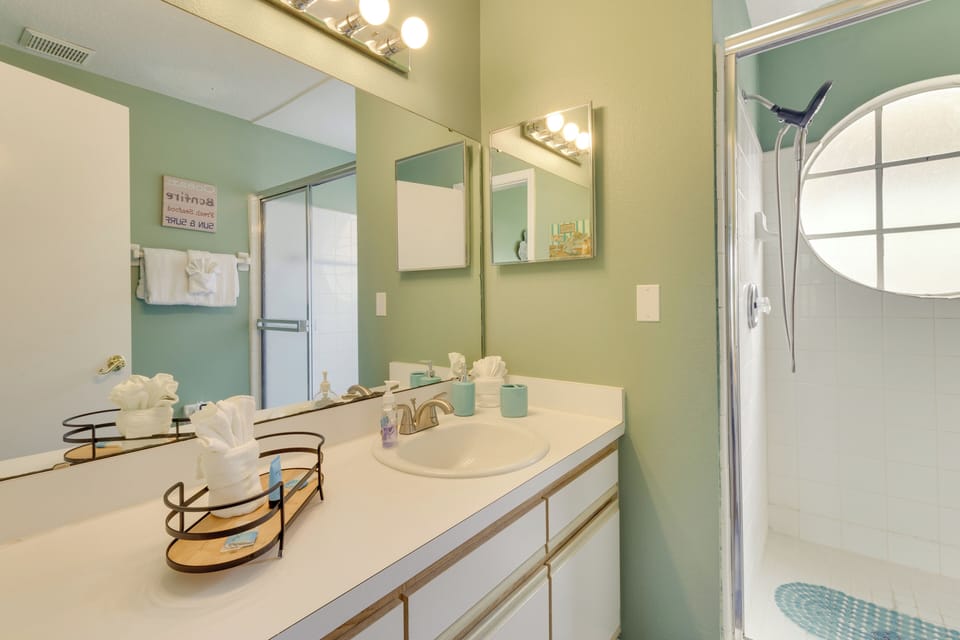 Family Escape w/ Pool Access: 7 Mi to Disney! Apartment in Kissimmee