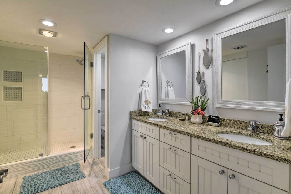 Pools, Hot Tub & Ocean Views: Port Arkansas Condo Apartment in Port Aransas