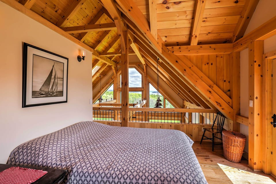 Naples Cabin w/ Lake Views & Wraparound Deck! Cottage in Finger Lakes