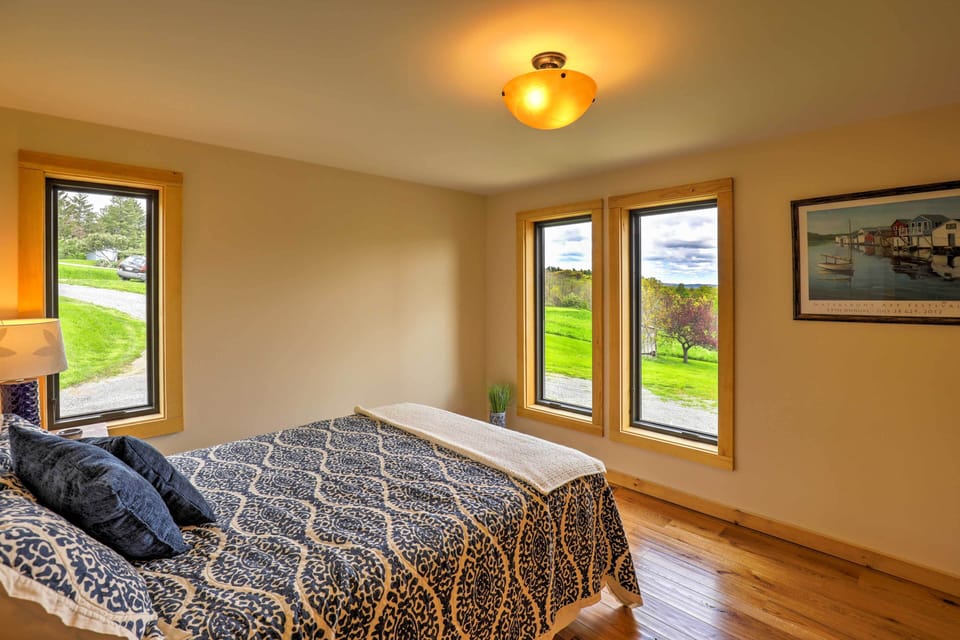 Naples Cabin w/ Lake Views & Wraparound Deck! Cottage in Finger Lakes