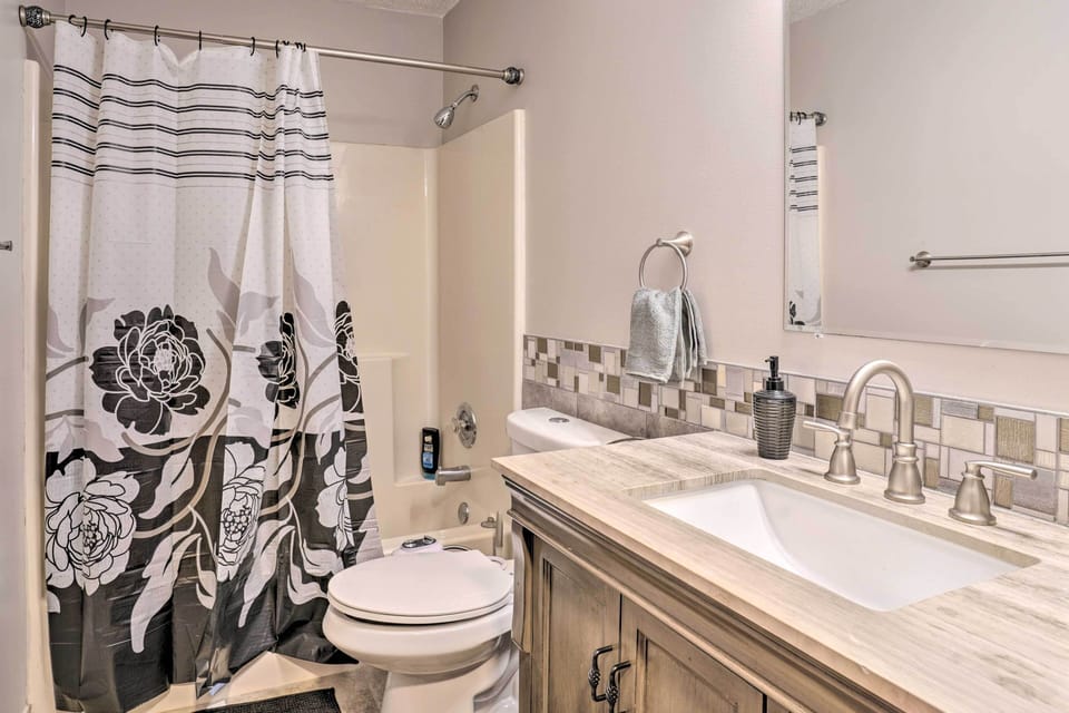 Lovely Minneapolis Home Near Target Field! Cottage in Minneapolis