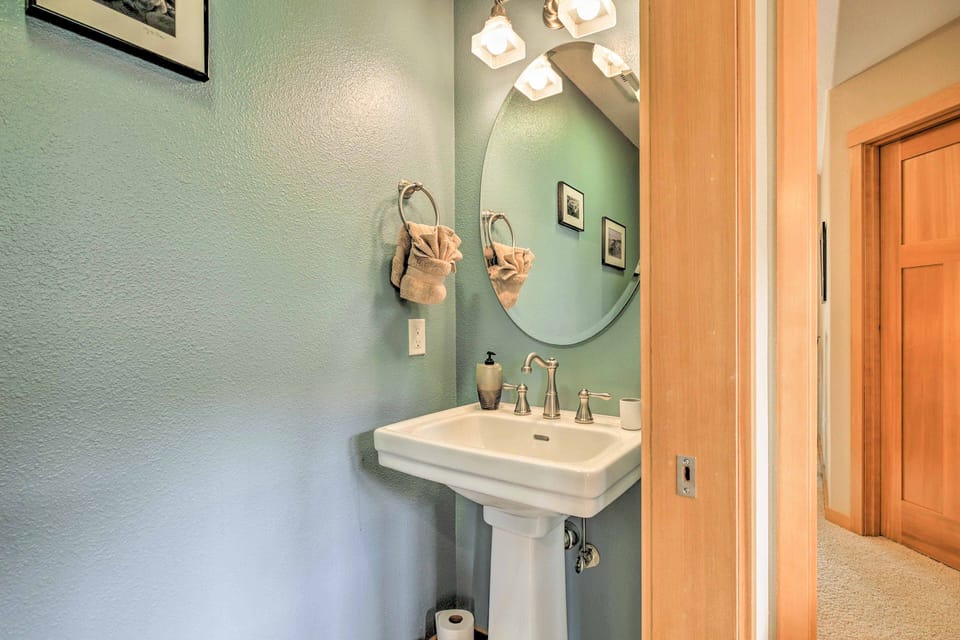Spacious Family Townhome: Walk to Beach & Downtown Apartment in Manzanita